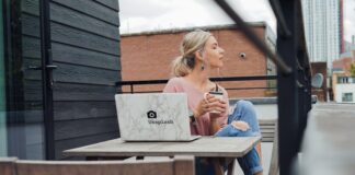 Photo Laptop and coffee