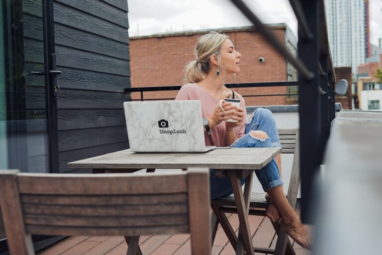 Photo Laptop and coffee