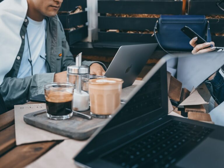 Photo Laptop and coffee