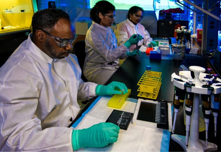 Photo Biotech lab